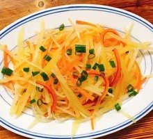 Stir-Fried Potato Shreds with Pork Strips