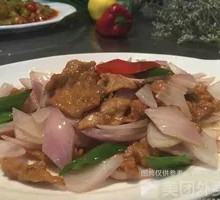 Onion and Pork in Wooden Bucket Rice