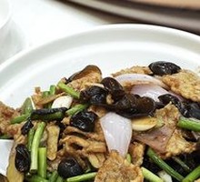 Pan-Fried Meat with Hand-Torn Noodles