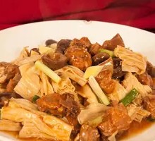 Braised Pork with Bamboo Pith and Mushrooms