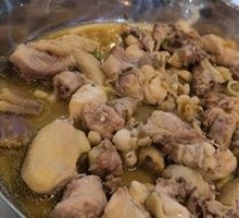 Braised Chicken with Red Onion