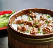 Steamed Rice with Chicken Wings and Pork Ribs