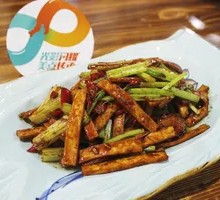 Fragrant Dried Pork with Tofu Cubes Stir-fry