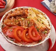 Golden Tomato Beef Noodle Soup