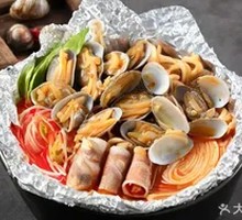 Golden Soup Beef and Clam Noodles