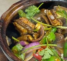 Stir-fried Eel in Clay Pot
