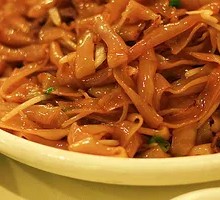Stir-Fried Beef Rice Noodles