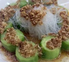 Stir-Fried Garlic and Vermicelli with Loofah