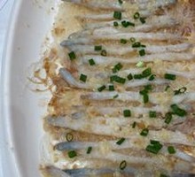 Steamed Sandworm with Garlic