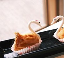 Fresh Fruit Durian Swan Pastry
