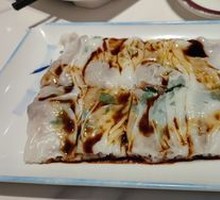 Beef and Coriander Rice Noodle Roll