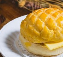 Pineapple Bun with Butter