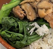 Braised Chicken Rice with Dried Mushrooms