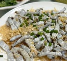 Steamed Sandworm with Garlic and Vermicelli