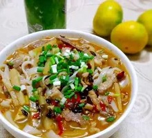 Old Friend Pork Tripe Noodles
