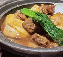 Beef Shank Stir-Fried with Rice Noodle Rolls