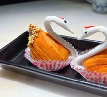 Fresh Fruit Durian Swan Pastry