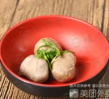 Beef Ball Spinach Noodles with Spicy and Sour Flavor