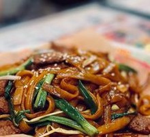 Black Soy Sauce Beef Rice Noodles