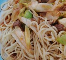 Stir-Fried Lamb and Scallion Noodles