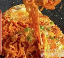 Cheesy Turkey Ramen Bake