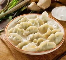 Fragrant Coriander Water Chestnut Pork Dumplings