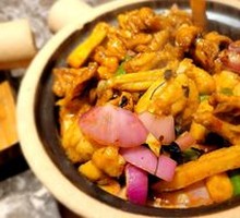 Stir-fried Bullfrog with Green Pepper and Perilla