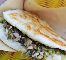 Sour Cabbage Braised Pork in Flatbread