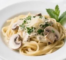 Cheese Mushroom White Sauce Beef Noodle