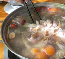 Five-Fingered Fig Chicken Pot
