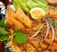 Malacca Chicken and Pork Stew Noodles