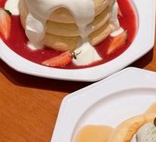 Strawberry Hawthorn Waterfall Pancake