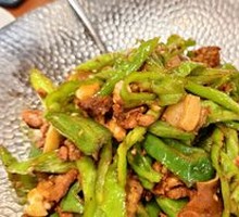 Spicy Stir-fried Black Hair Pig Meat with Chili