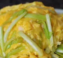 Stir-fried eggs with chives