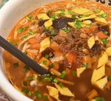 Sour Soup Noodles with Meat Sauce