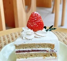 Earl Grey Strawberry Cream Cake