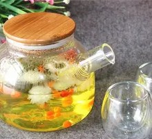 Chrysanthemum and Goji Berry Dish