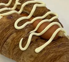 Egg Yolk Sauce Sausage Cow Horn Bun
