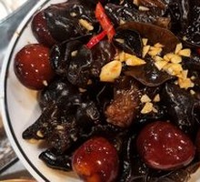 Black Fungus and Quail Egg with Vinegar