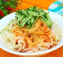 Steamed Rice Noodles with Vegetables
