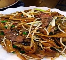 Old Street Sour Cabbage Stir-Fried Beef Rice Noodles