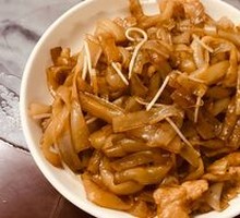 Stir-Fried Rice Noodles with Pork Slices