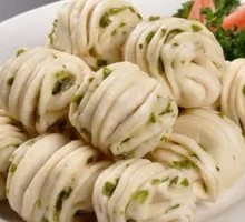 Flower-shaped steamed bun