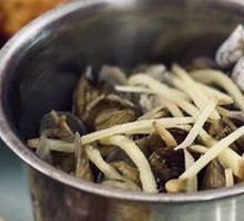 Steamed Clams with Wine