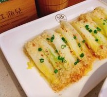 Steamed Baby Bok Choy with Garlic and Rice Noodles