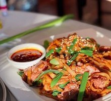 Old-Style Beef and Hor Fun Stir-Fry