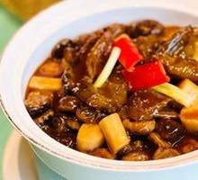 Braised Sea Cucumber with Flower Mushroom and Chinese Yam