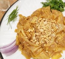 Stone-ground Chencun Noodles Tossed with Fresh Ingredients