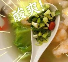 Lettuce and Shrimp Ball Soup
