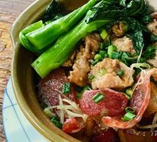 Cured Meat and Pork Rib Clay Pot Rice